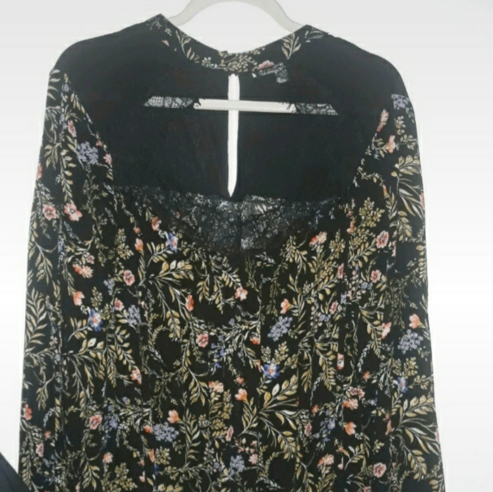 Pretty Floral & Lace Blouse